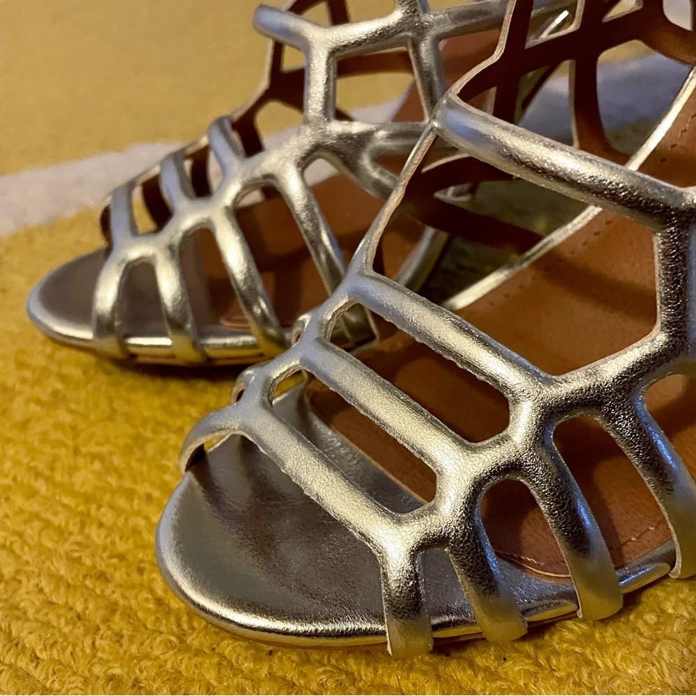 Steve Madden Silver Heels - Picture 5 of 9